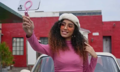 Why Fitness Bloggers Are Switching to This Pocket-Size Phone Stand