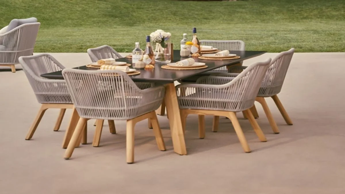 Wood vs. Wicker: Choosing the Right Outdoor Furniture for Your Space