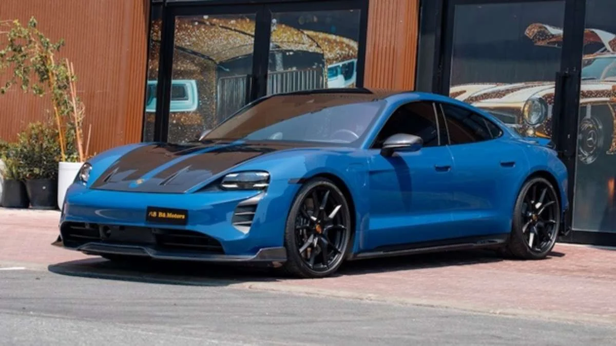 Rent a supercar in Dubai and drive luxury sports cars at the best prices