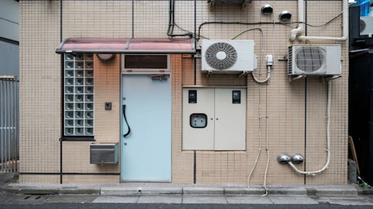 4 Factors for Deciding Between Air Conditioning Service and a New Installation
